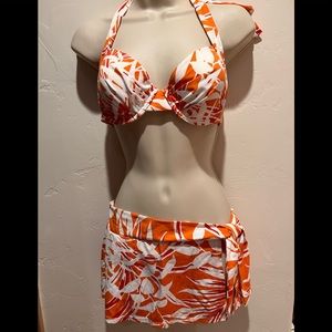 Tommy Bahama bikini. Go to beach in style! Full support cups, 34C, M bottom